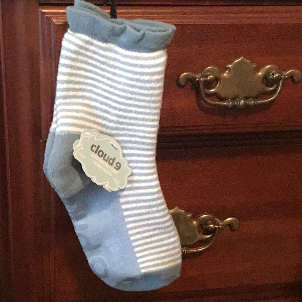 Brand New Cloud 9 Size 4-10 Socks